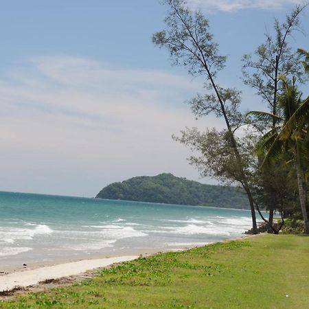 Sabah Beach Villas & Suites Кота Кинабалу Екстериор снимка