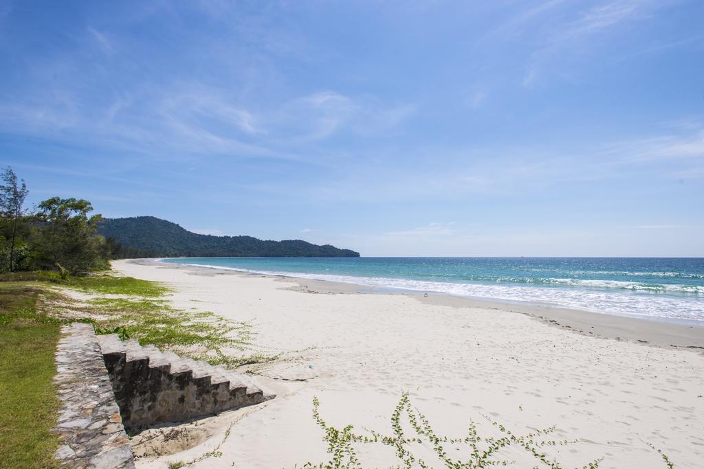 Sabah Beach Villas & Suites Кота Кинабалу Екстериор снимка