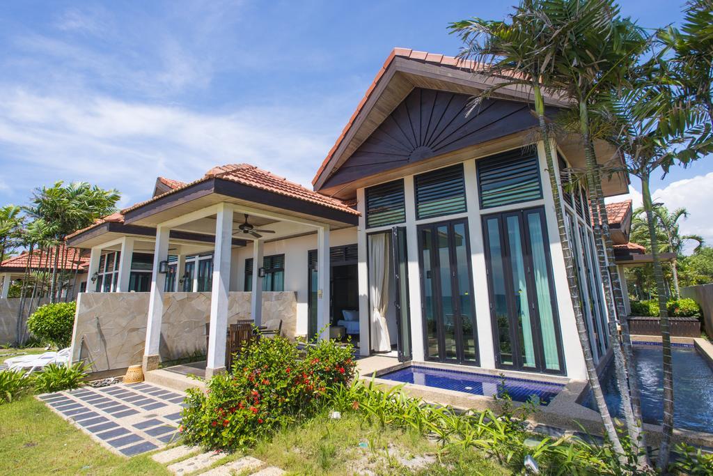 Sabah Beach Villas & Suites Кота Кинабалу Екстериор снимка