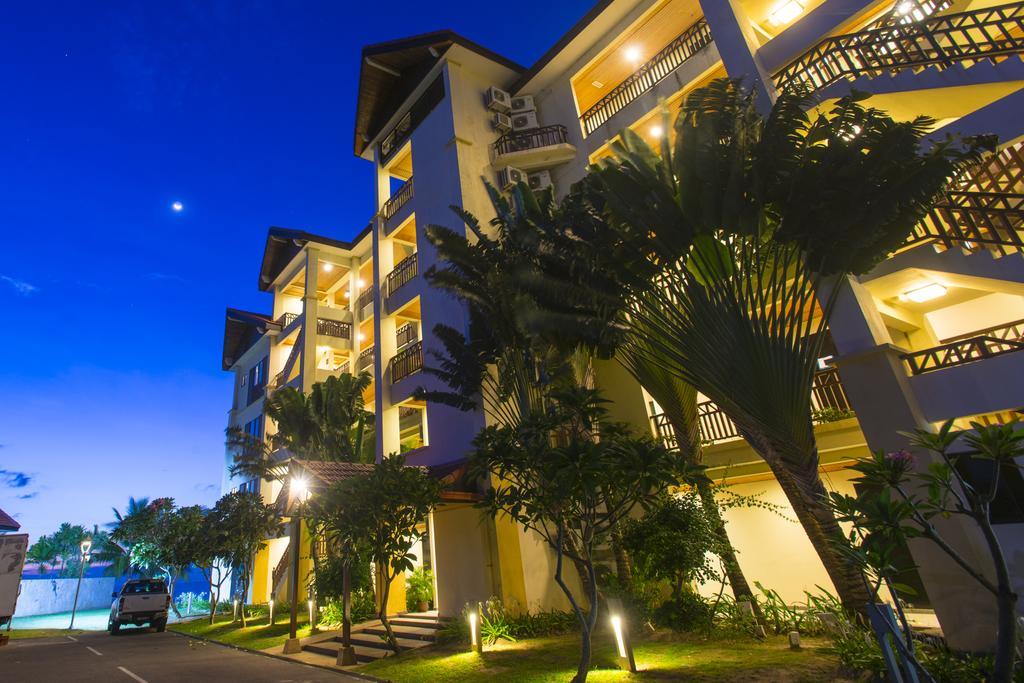 Sabah Beach Villas & Suites Кота Кинабалу Екстериор снимка
