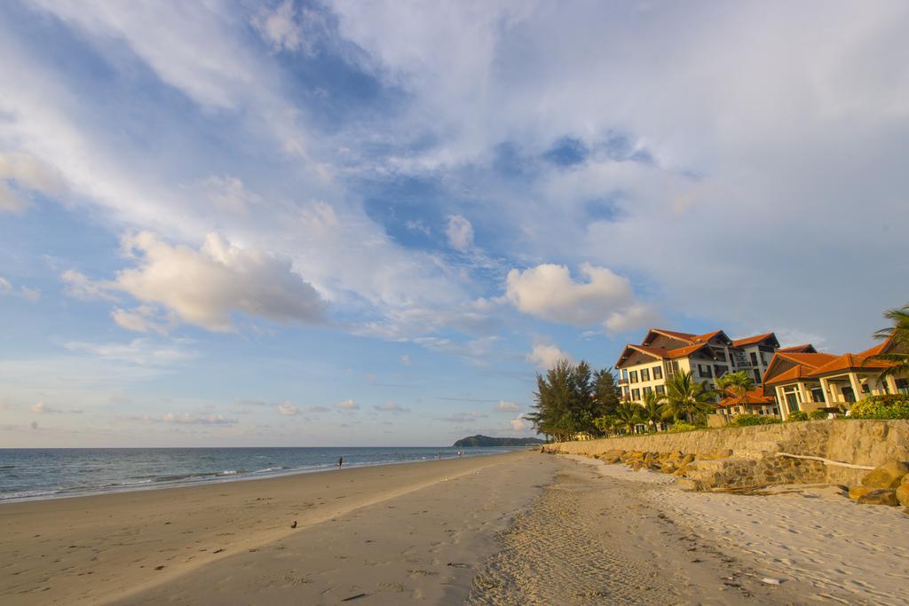 Sabah Beach Villas & Suites Кота Кинабалу Екстериор снимка