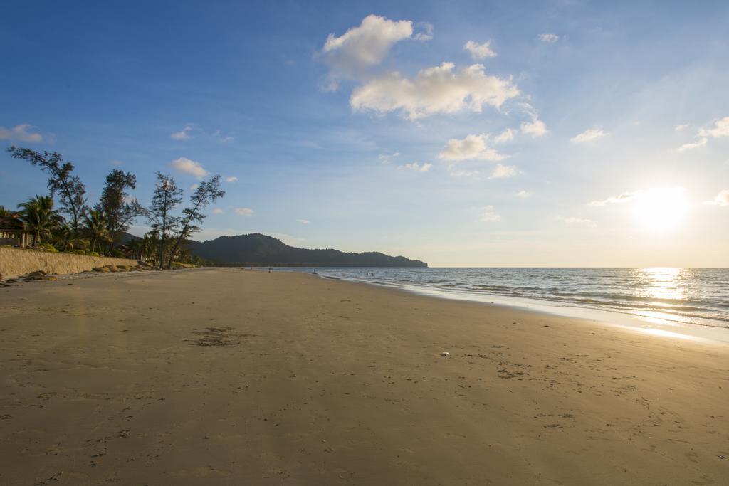 Sabah Beach Villas & Suites Кота Кинабалу Екстериор снимка