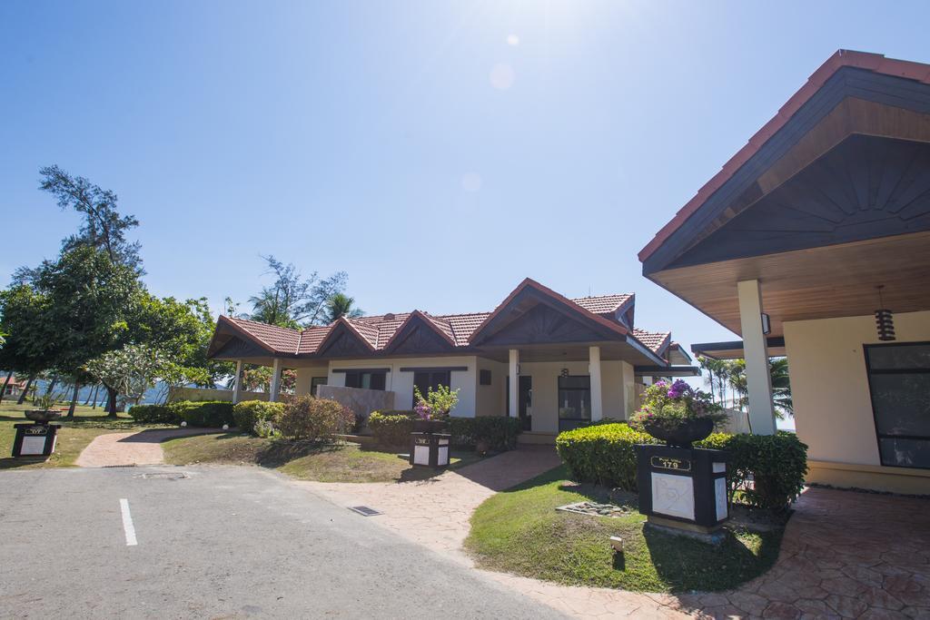 Sabah Beach Villas & Suites Кота Кинабалу Екстериор снимка