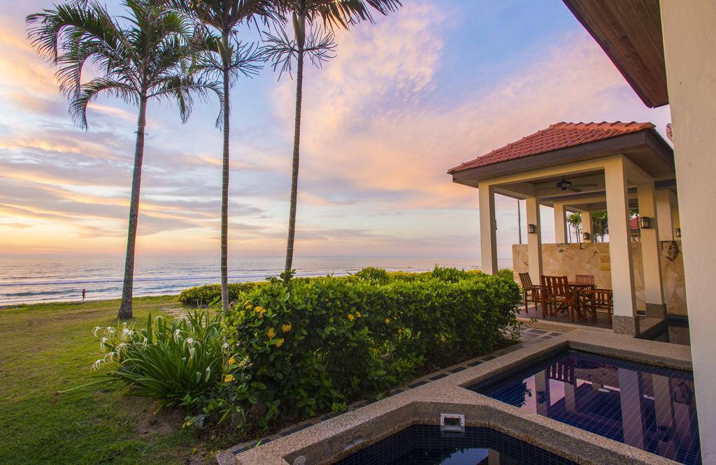 Sabah Beach Villas & Suites Кота Кинабалу Екстериор снимка