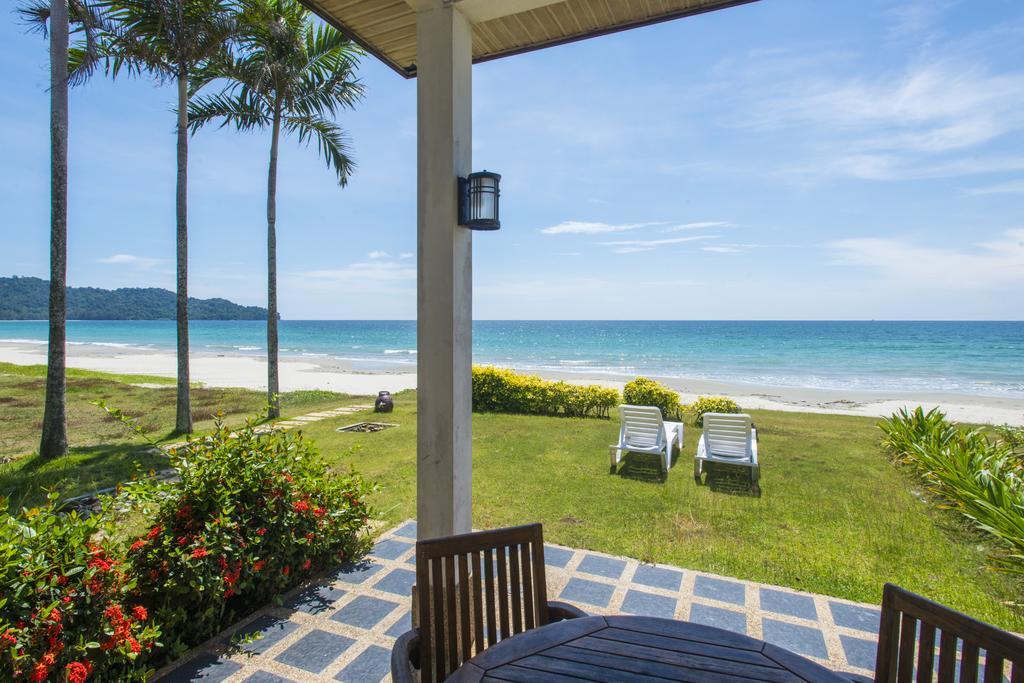Sabah Beach Villas & Suites Кота Кинабалу Екстериор снимка