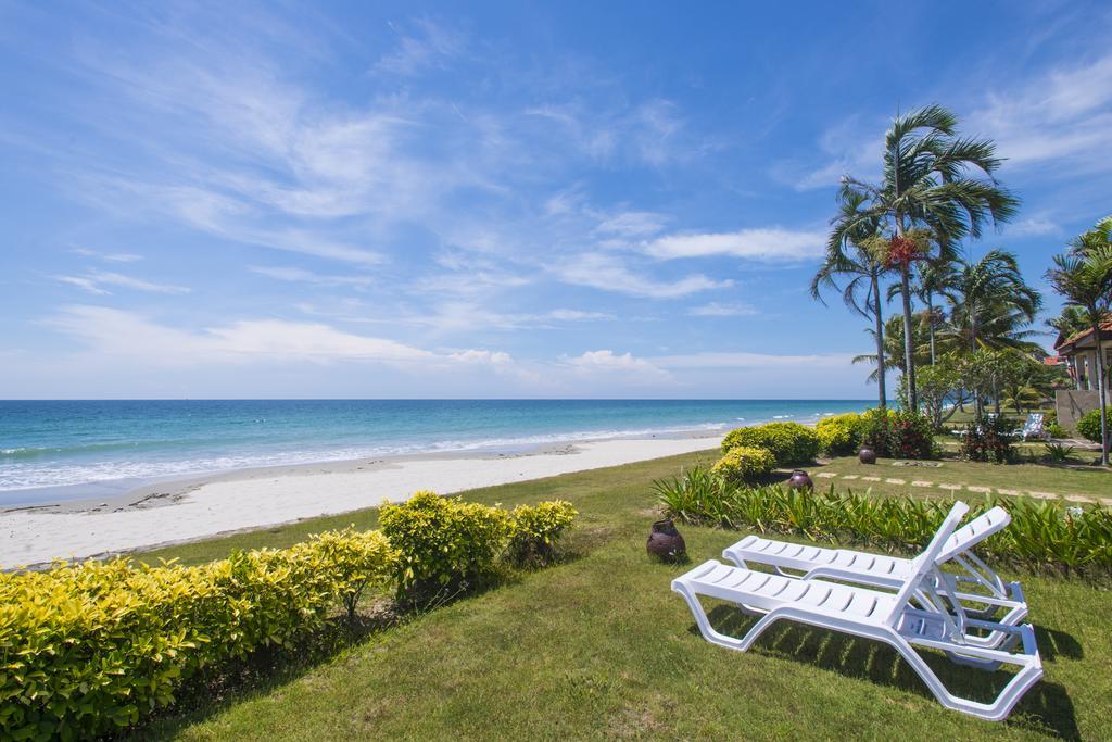 Sabah Beach Villas & Suites Кота Кинабалу Екстериор снимка