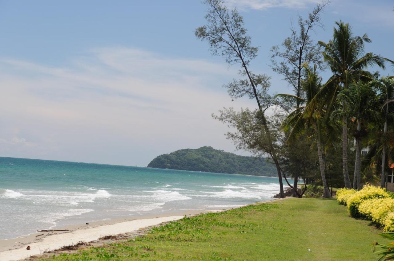 Sabah Beach Villas & Suites Кота Кинабалу Екстериор снимка