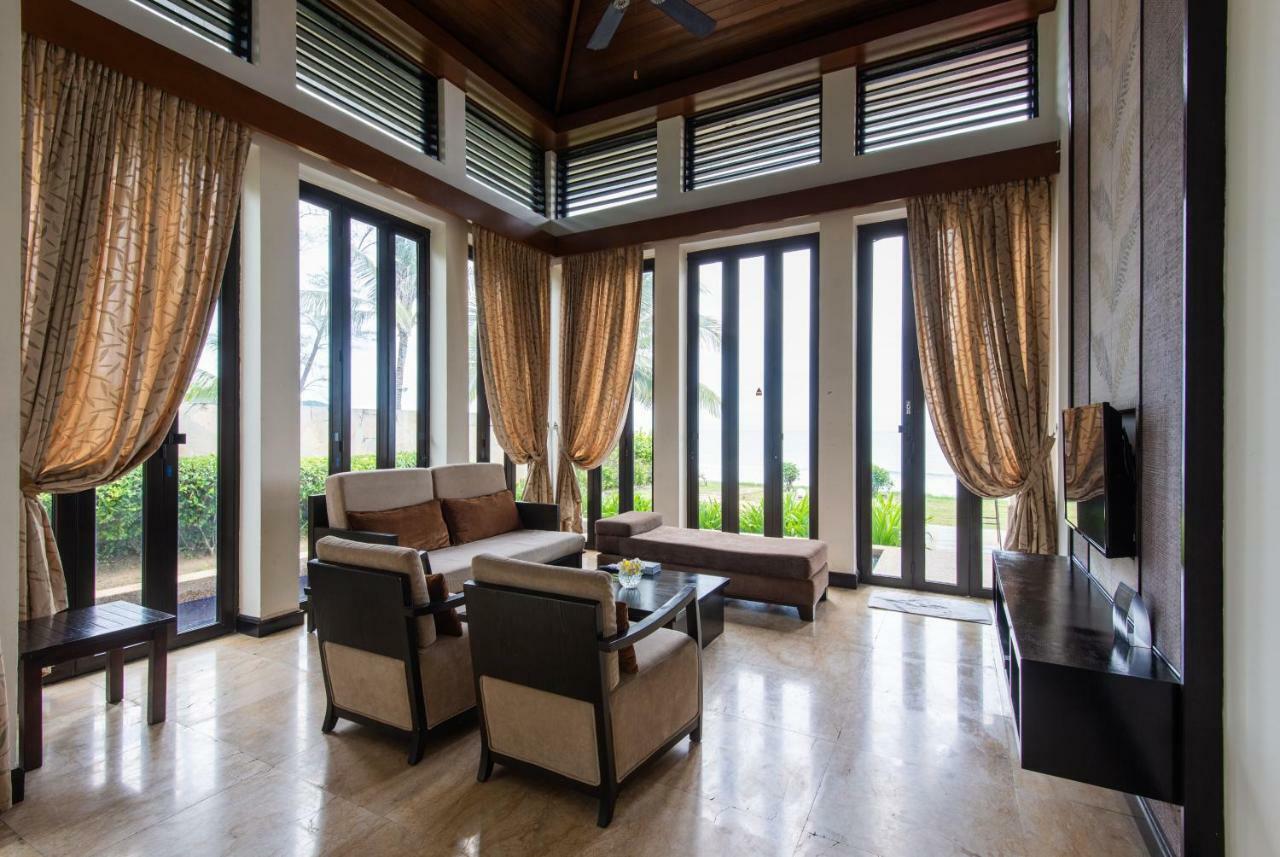 Sabah Beach Villas & Suites Кота Кинабалу Екстериор снимка