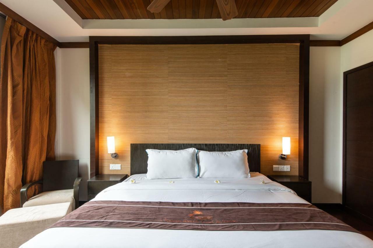 Sabah Beach Villas & Suites Кота Кинабалу Екстериор снимка