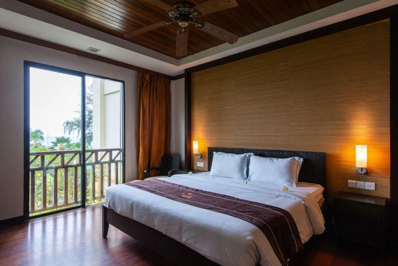 Sabah Beach Villas & Suites Кота Кинабалу Екстериор снимка