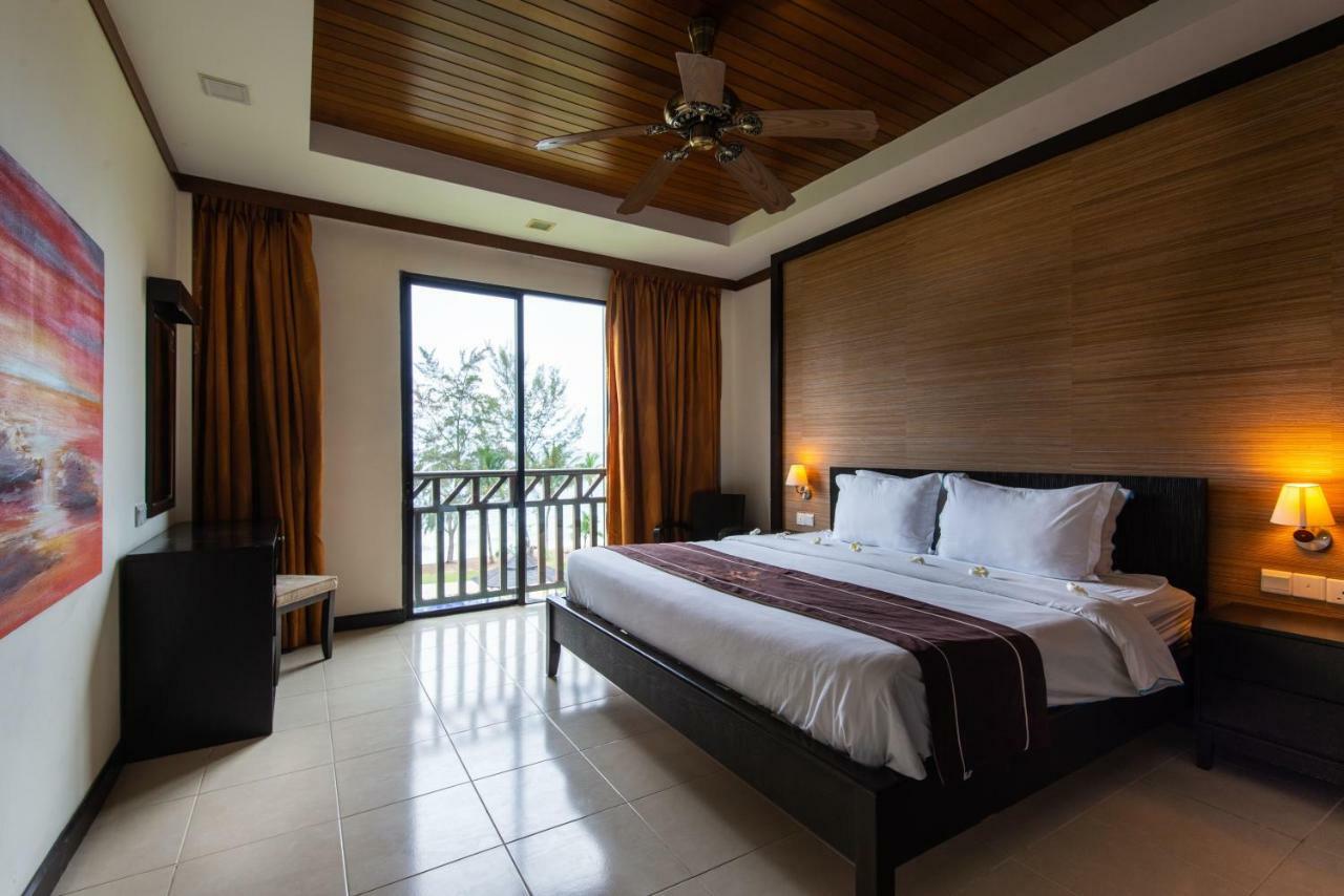 Sabah Beach Villas & Suites Кота Кинабалу Екстериор снимка