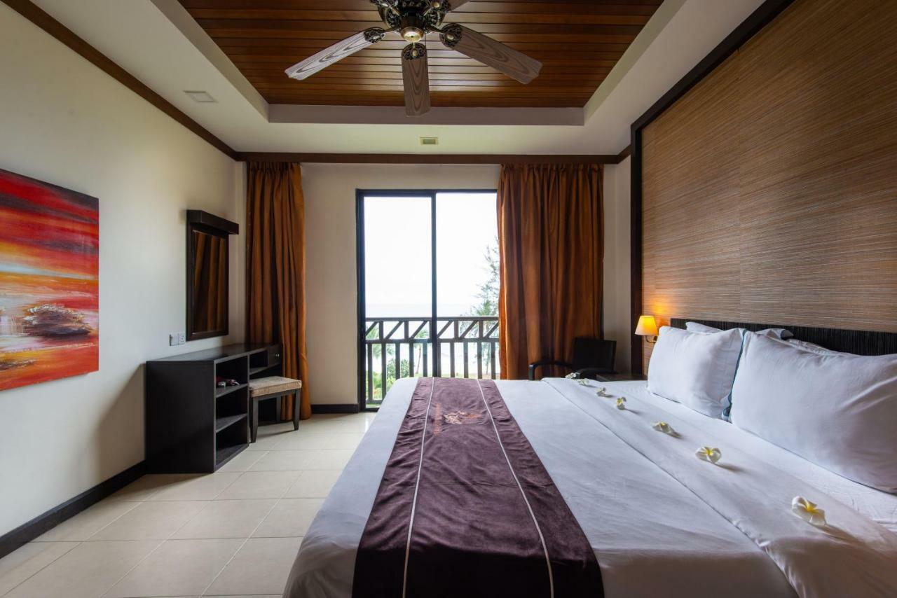 Sabah Beach Villas & Suites Кота Кинабалу Екстериор снимка